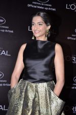Sonam Kapoor launches L_oreal Sunset collection and Bollywood inspired make-up for Cannes in Taj Land_s End, Mumbai on 6th May 2013 (81).JPG